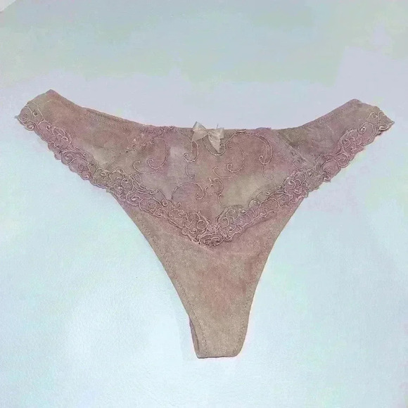 Esprise de Lise Charmel tan nude lace bow charm thong panties size 8 vintage - Picture 1 of 7